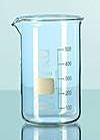 Aukšta stiklinė graduota su snapeliu.  DIN 12331, ISO 3819. DURANe